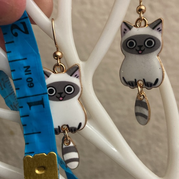 5/$10❤️❤️❤️NEW ARTICULATED CAT DANGLING EARRINGS BY ALYCE RANCOUR - Picture 3 of 4